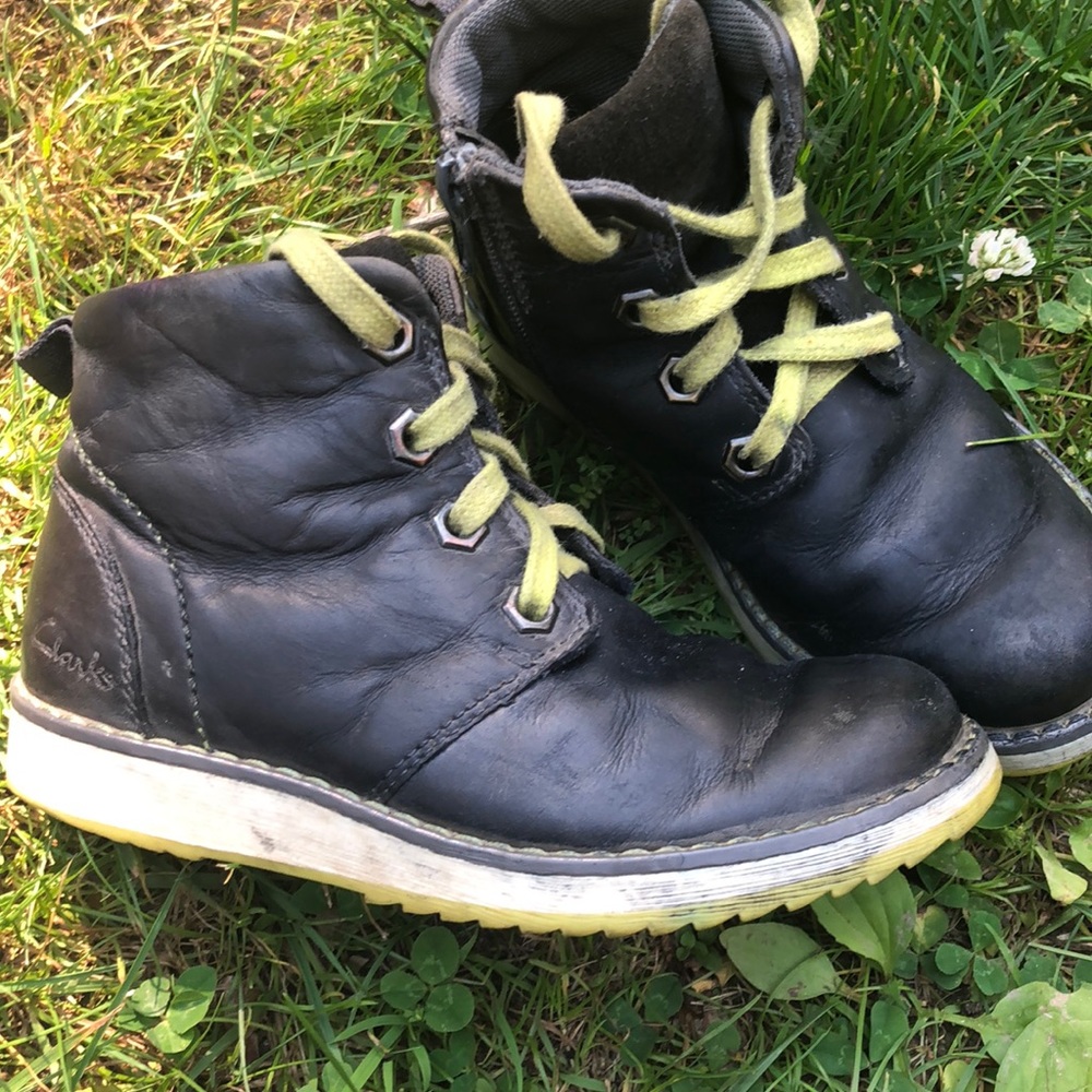 Boys 91/2 M boots